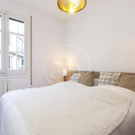Bright Apartment Near Placa Espanya Apartment